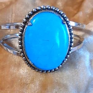 70s vintage faux turquoise (dyed howlite) Silvertone clamp style cuff bracelet